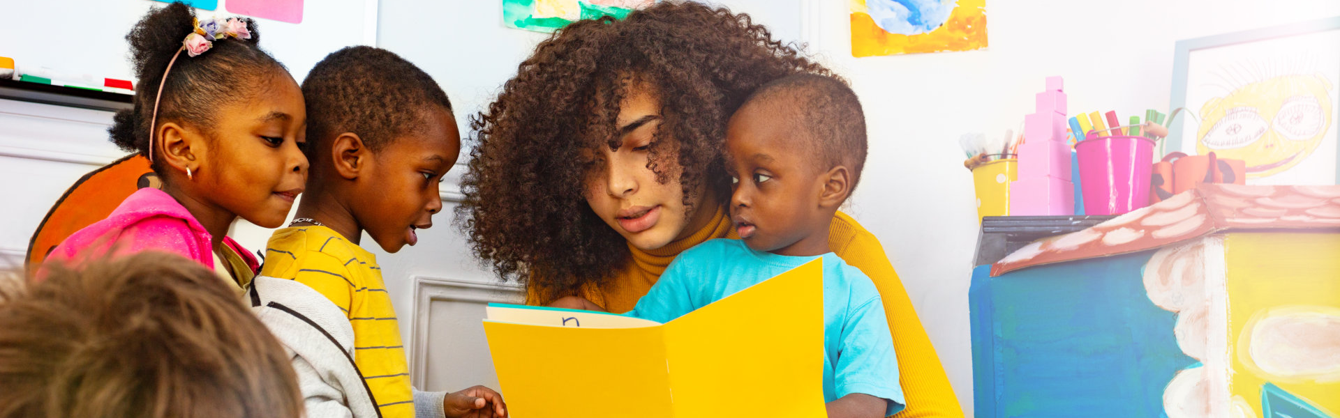 teacher reading to the children